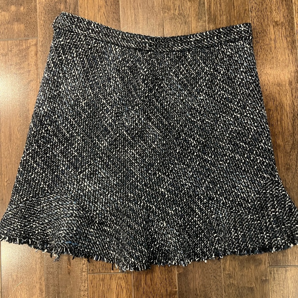 THEORY WOOL-BLEND TWEED DIAGONAL MINI SKIRT, Size 10 - Picture 3 of 8